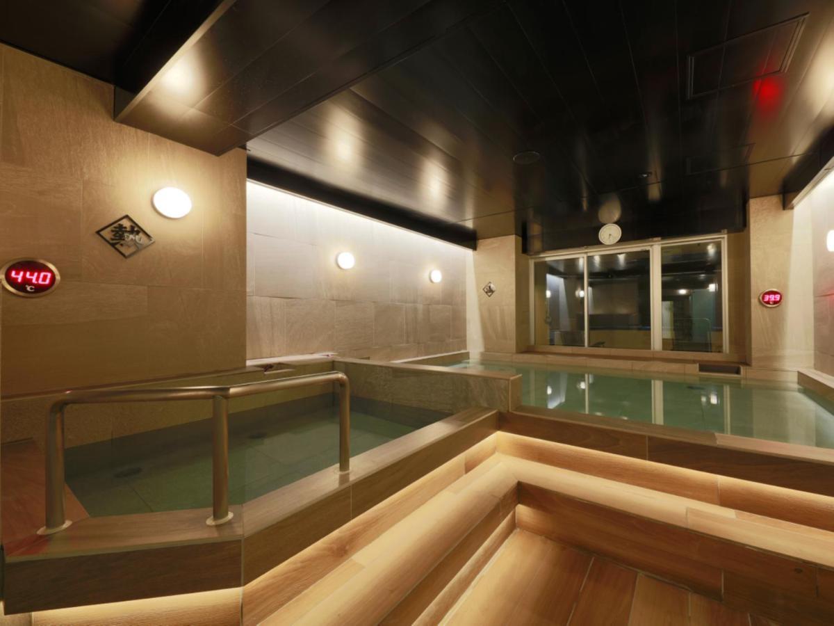โรงแรมแคปซูล Rembrandt & Shimbashi - Caters To Men โตเกียว