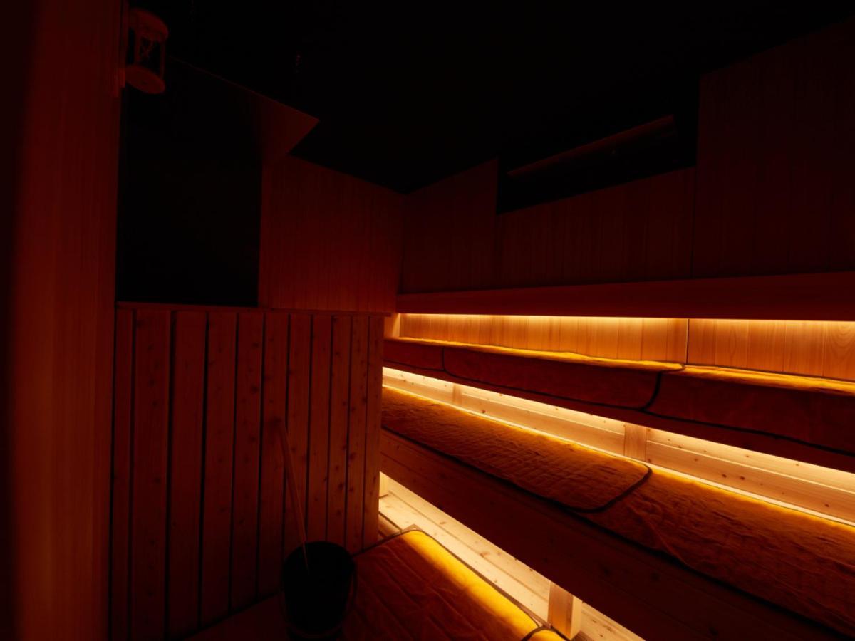 โรงแรมแคปซูล Rembrandt & Shimbashi - Caters To Men โตเกียว